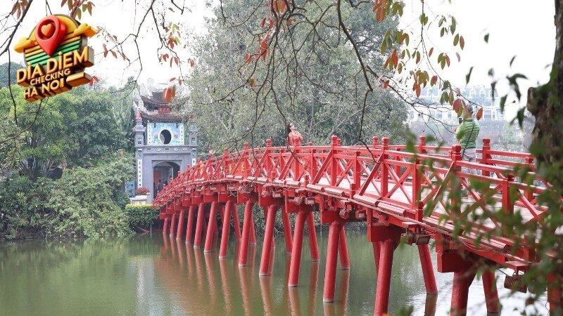Đền Ngọc Sơn bên Hồ Hoàn Kiếm