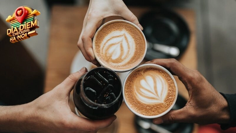 Góc Nhìn Phố Cổ Từ Cafe Highlands