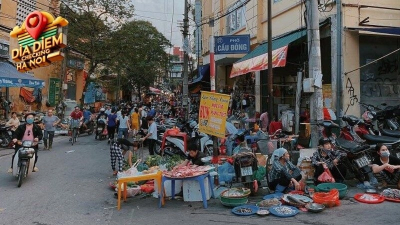 Lạc bước vào thế giới sôi động của Chợ Đồng Xuân