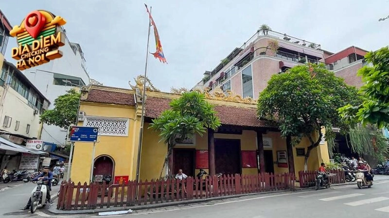 Những Nghi Lễ Tâm Linh Tại Đền Bạch Mã