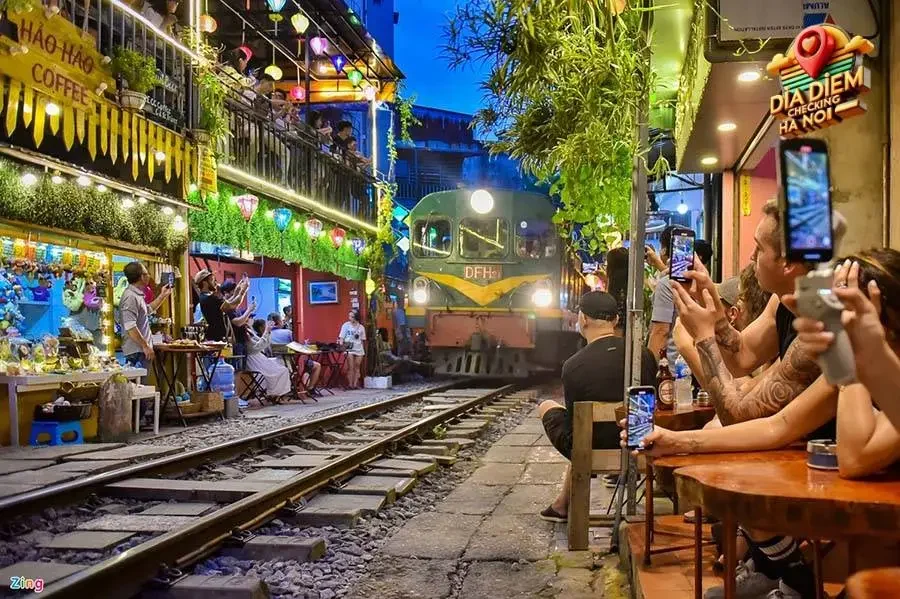 Trải nghiệm cà phê bên đường ray