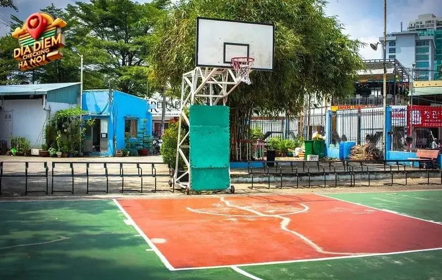 Sân Bóng Rổ Tại Các Trường Học (Ngoài Giờ Học)