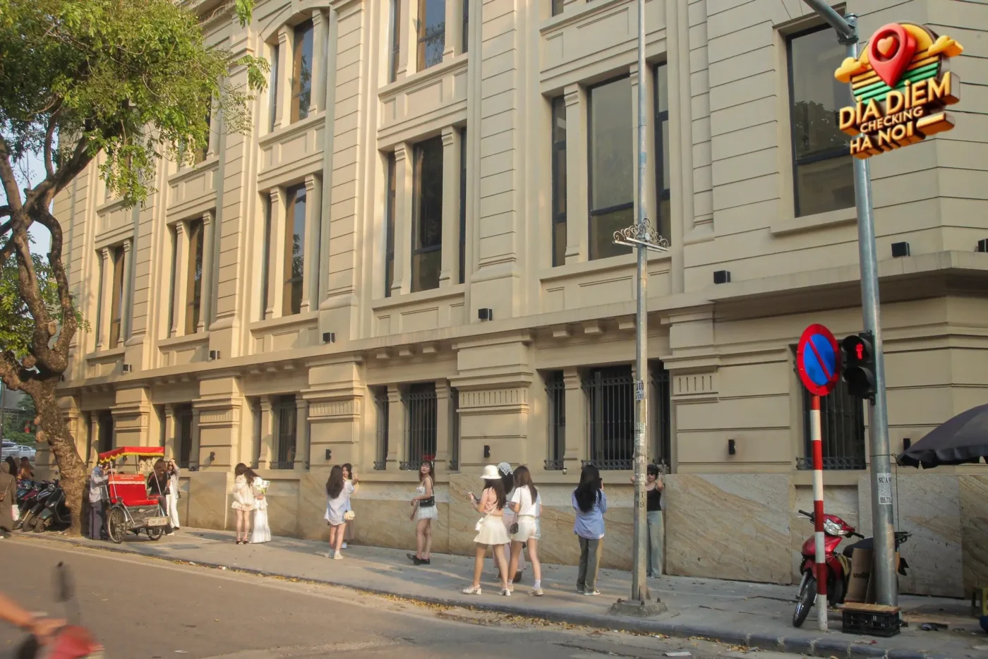 Sự Trỗi Dậy của Bức Tường Lò Sũ